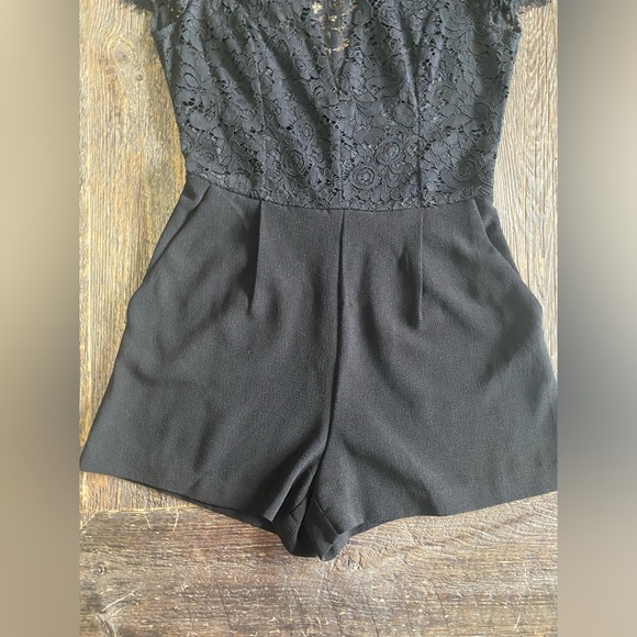 Dynamite Romper with lace ✨ - Picture 4 of 10